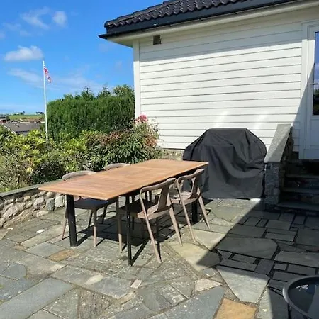 Trivelig Med Solrik Hage *