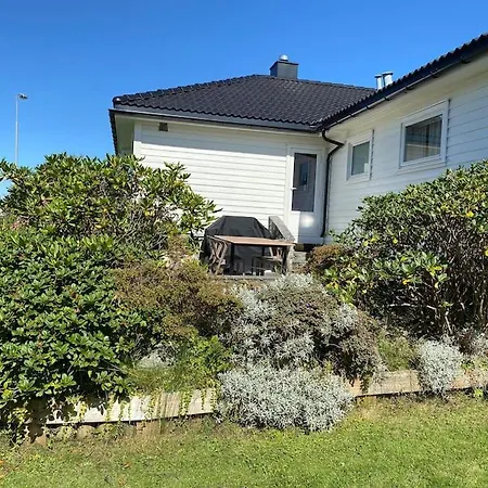 Trivelig Med Solrik Hage ヴィラ