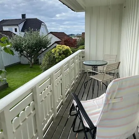 Trivelig Med Solrik Hage *